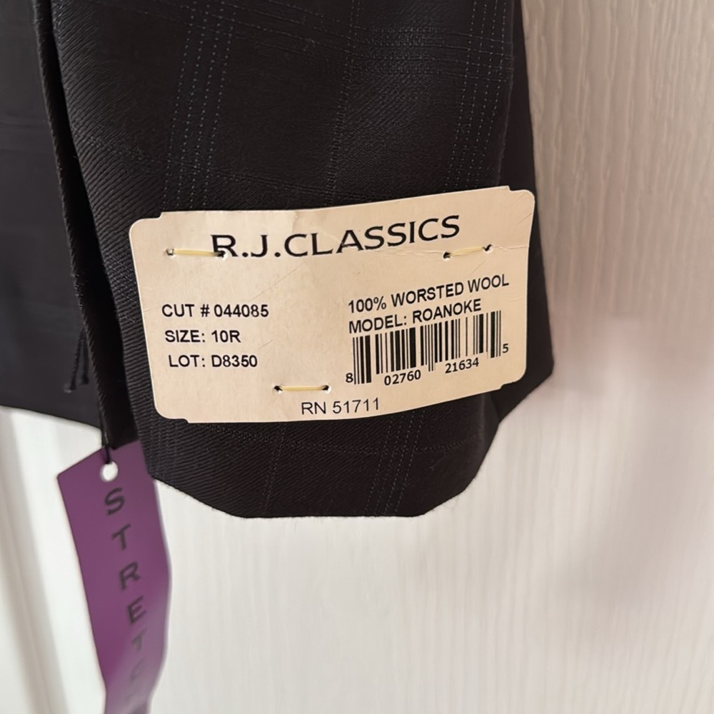 🐴RJ Classics Equine Hunt Show Coat NWT
Show-Horse-Equestrian-Jump-Hunter